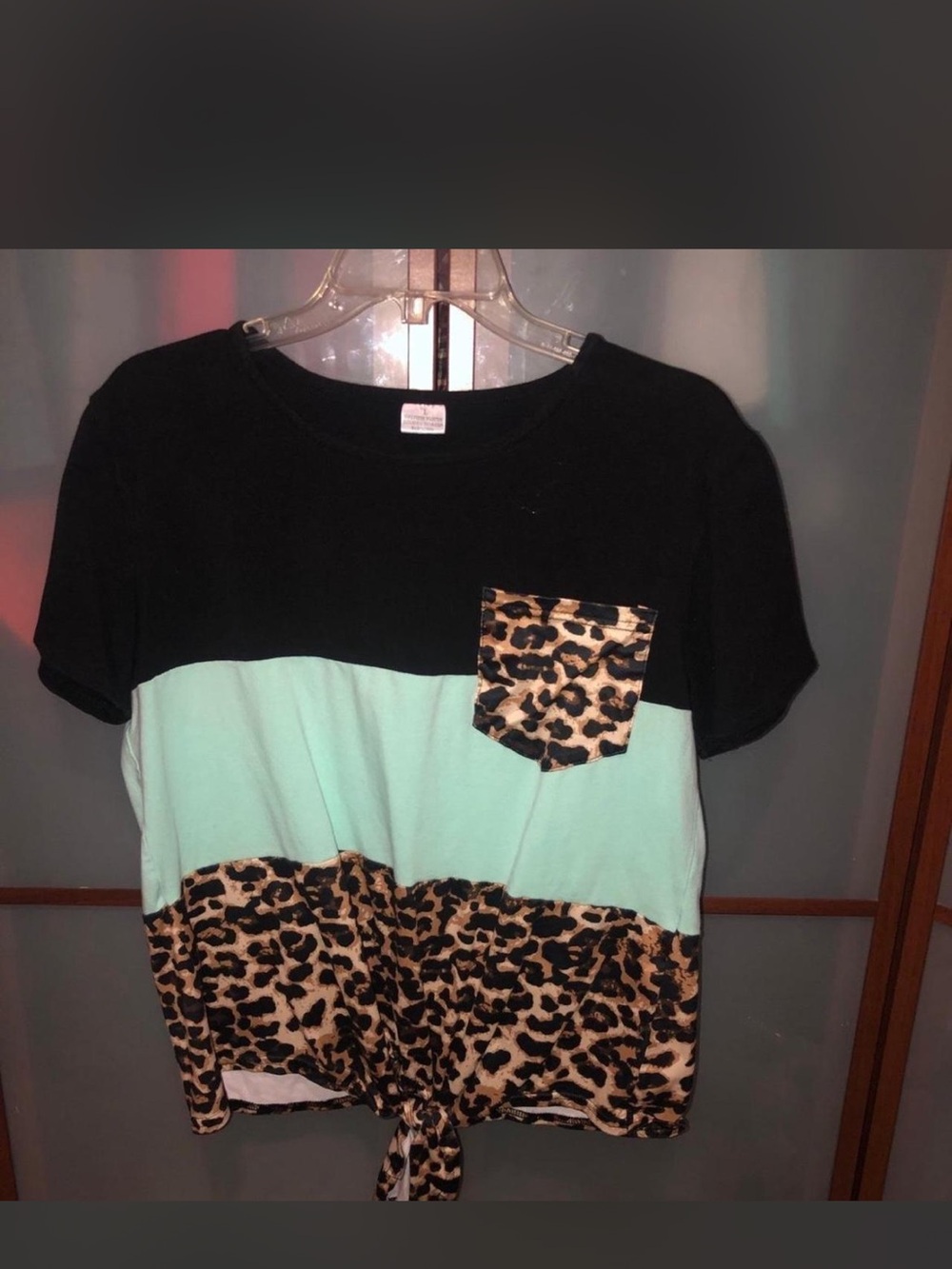 Colorblock Short-Sleeve Tie-Knit Tee with Leopard Pocket - Black & Mint
